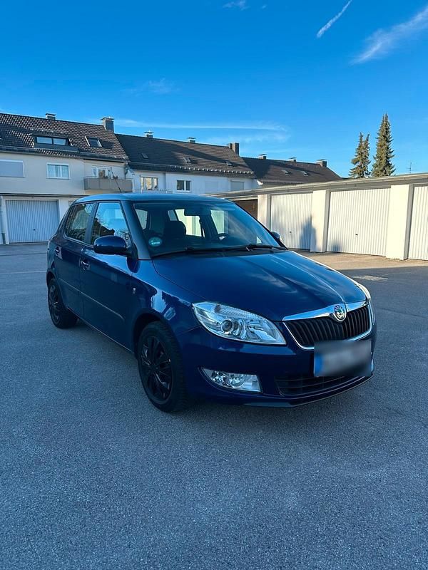 Gebraucht Skoda Fabia 69 PS (50 kW) 2011 Blau Limousine