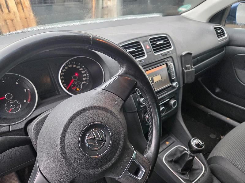 Gebraucht VW Golf VI 140 PS (102 kW) 2010 Blau Kleinwagen