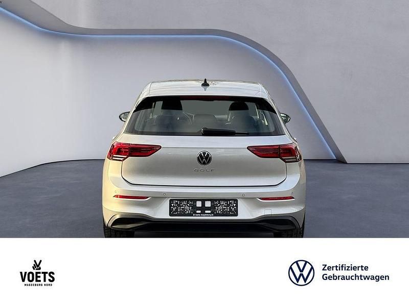 Gebraucht VW Golf VIII Life 131 PS (96 kW) 2022 Silber Limousine