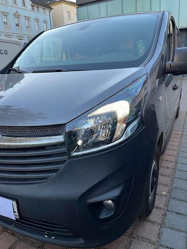 Grau Gebraucht 2017 Opel Vivaro Sport Van | 12.900 € (Superpreis) - Bild 1/4