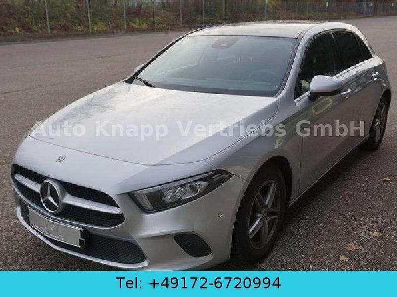 Gebraucht Mercedes A200 Business 163 PS (119 kW) 2021 Grau Kleinwagen