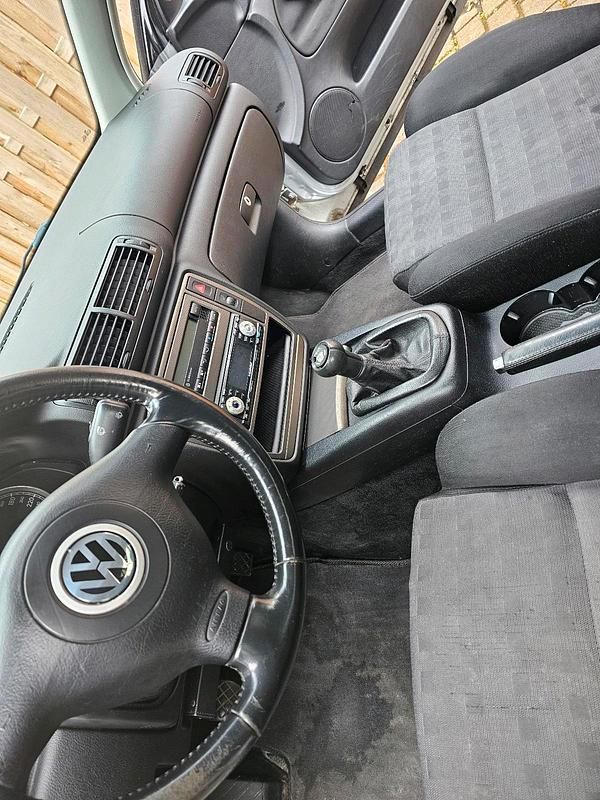 Gebraucht VW Passat 131 PS (96 kW) 2001 Silber Limousine