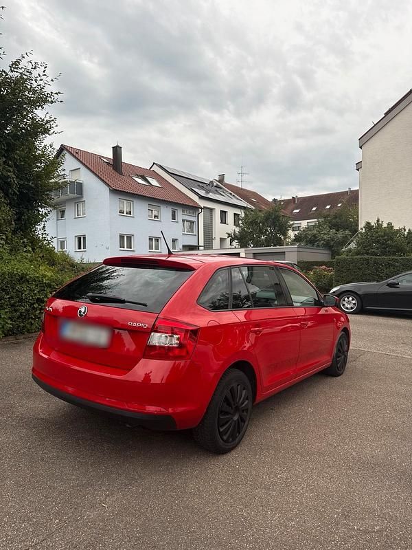Rot Gebraucht 2014 Skoda Rapid Limousine | 4.650 € (Fairer Preis) - Bild 1/4