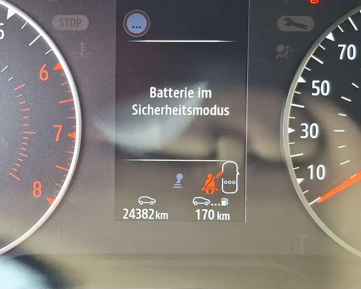 Gebraucht Renault Clio Zen 91 PS (66 kW) 2022 Valencia orange Kleinwagen