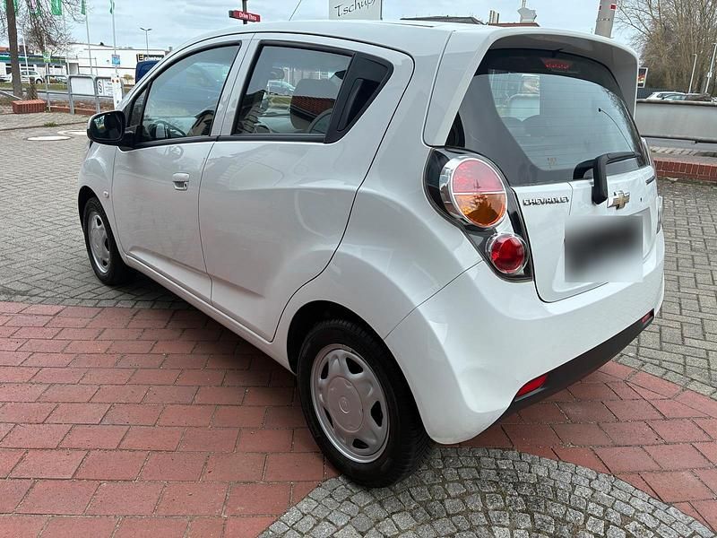 Gebraucht Chevrolet Spark 68 PS (50 kW) 2012 Weiß Kleinwagen