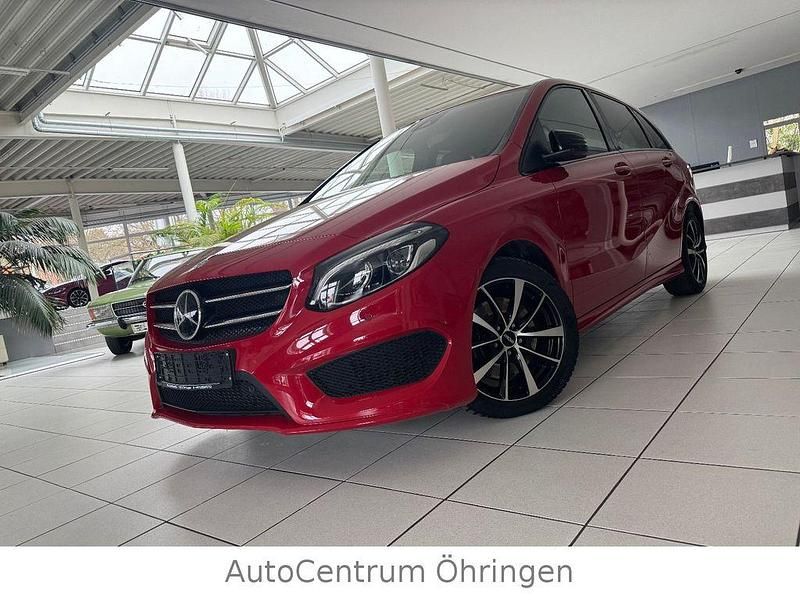 Gebraucht Mercedes B220 AMG line 177 PS (130 kW) 2016 Rot Van / Kleinbus