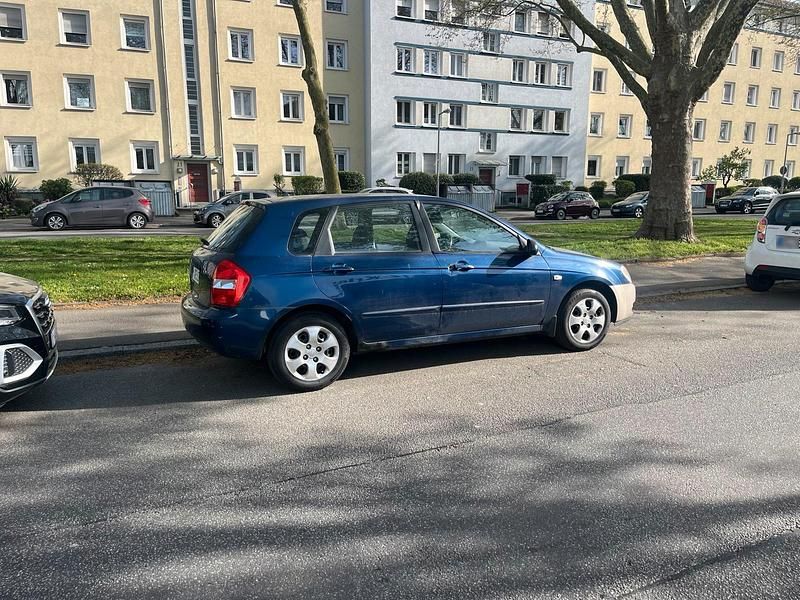 Gebraucht Kia Cerato 105 PS (77 kW) 2005 Braun Kleinwagen