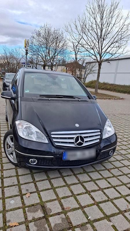 Schwarz Gebraucht 2010 Mercedes A180 Limousine | 2.750 € (Fairer Preis) - Bild 1/4