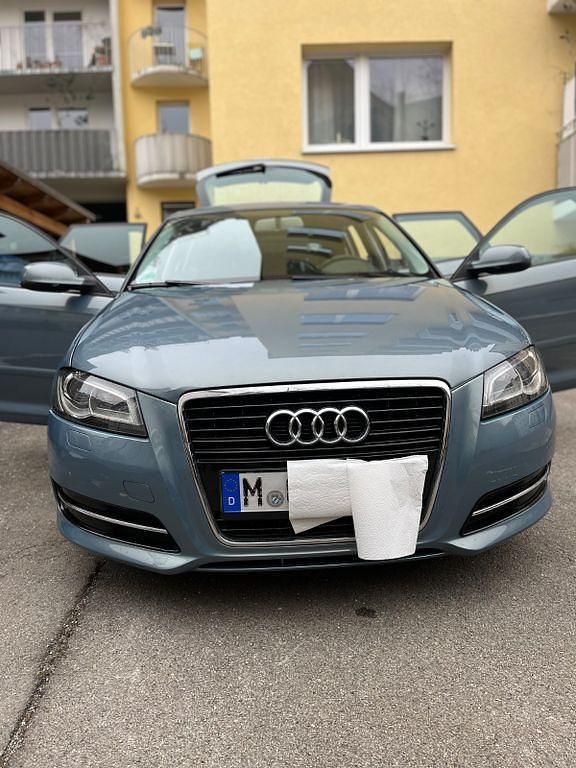 Blau Gebraucht 2010 Audi A3 Attraction Limousine | 5.900 € (Fairer Preis) - Bild 1/4