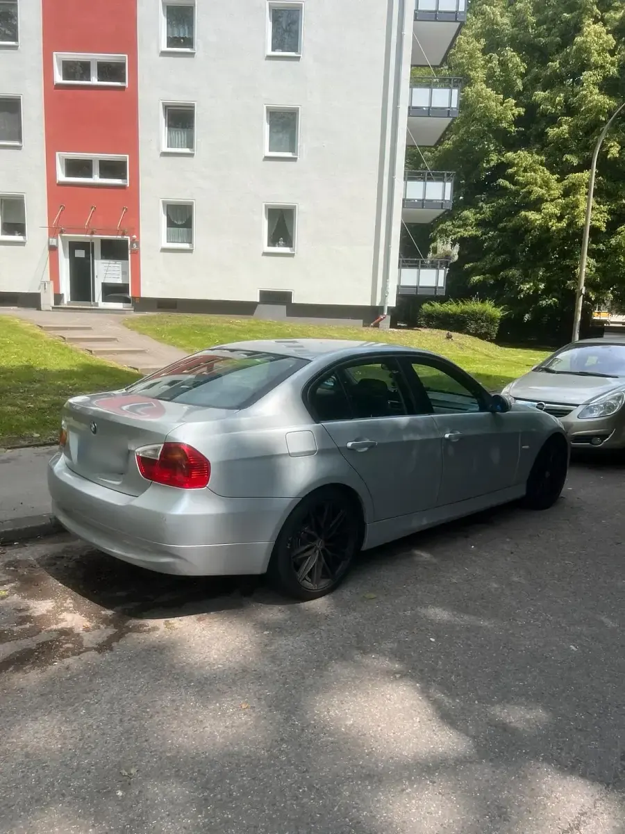 Gebraucht BMW 320 163 PS (119 kW) 2007 Silber Limousine