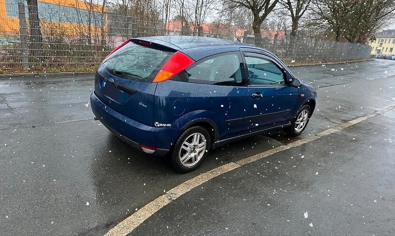 Gebraucht Ford Focus 115 PS (84 kW) 2000 Blau Kleinwagen