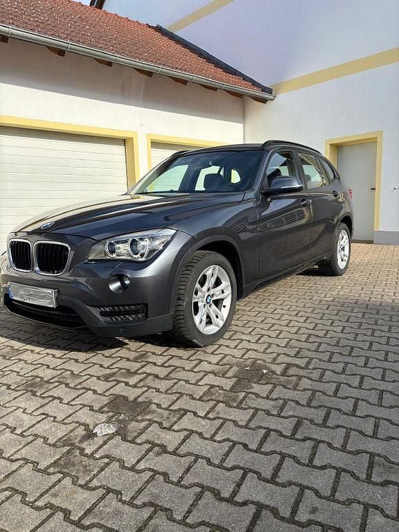 Grau Gebraucht 2012 BMW X1 Sport Line SUV | 9.800 € (Guter Preis) - Bild 1/4