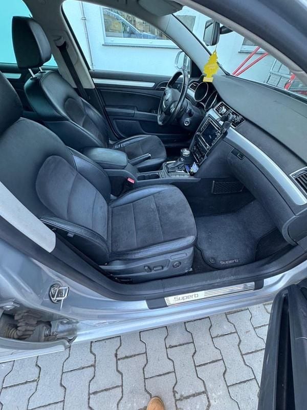 Gebraucht Skoda Superb Active 170 PS (125 kW) 2012 Silber Kombi