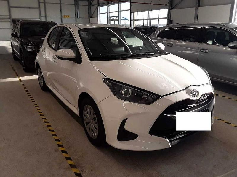 Weiß Gebraucht 2024 Toyota Yaris Comfort Kleinwagen | 15.490 € (Etwas zu teuer) - Bild 1/4