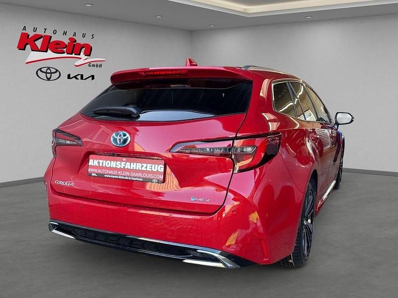 Neu Toyota Corolla 141 PS (103 kW) 2025 Rot Kombi