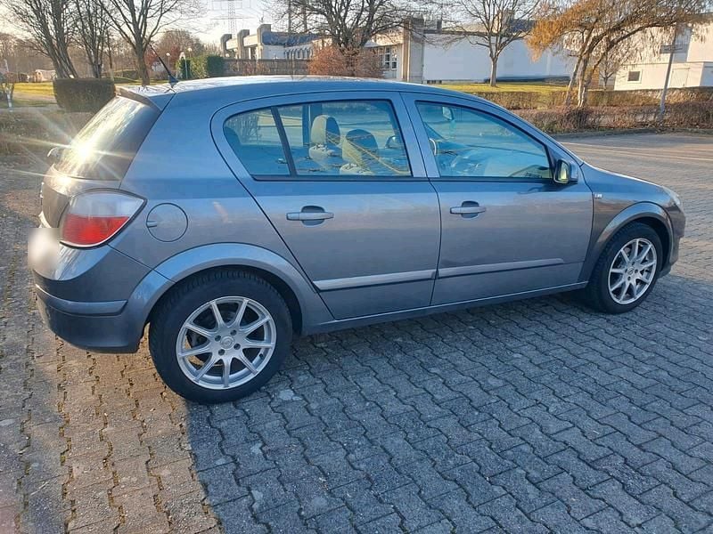 Gebraucht Opel Astra 90 PS (66 kW) 2005 Grau Limousine