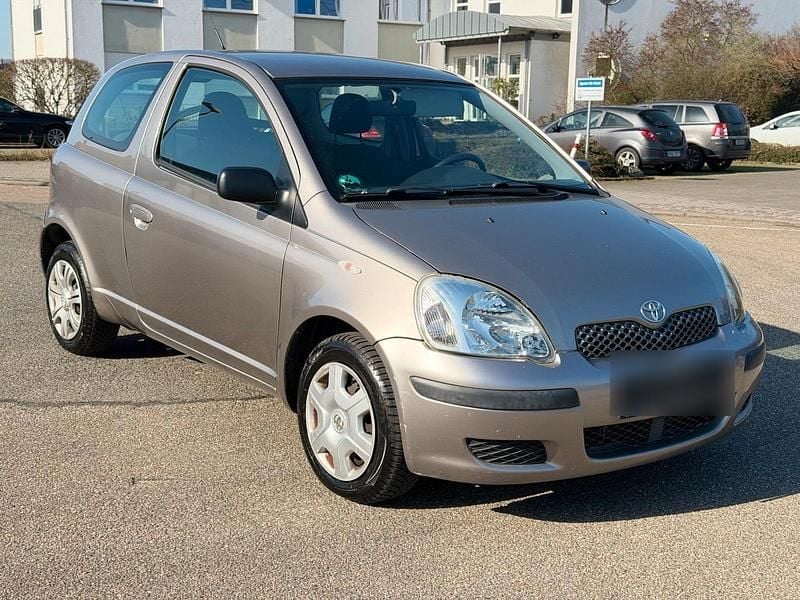 Gebraucht Toyota Yaris 65 PS (47 kW) 2003 Silber Kleinwagen
