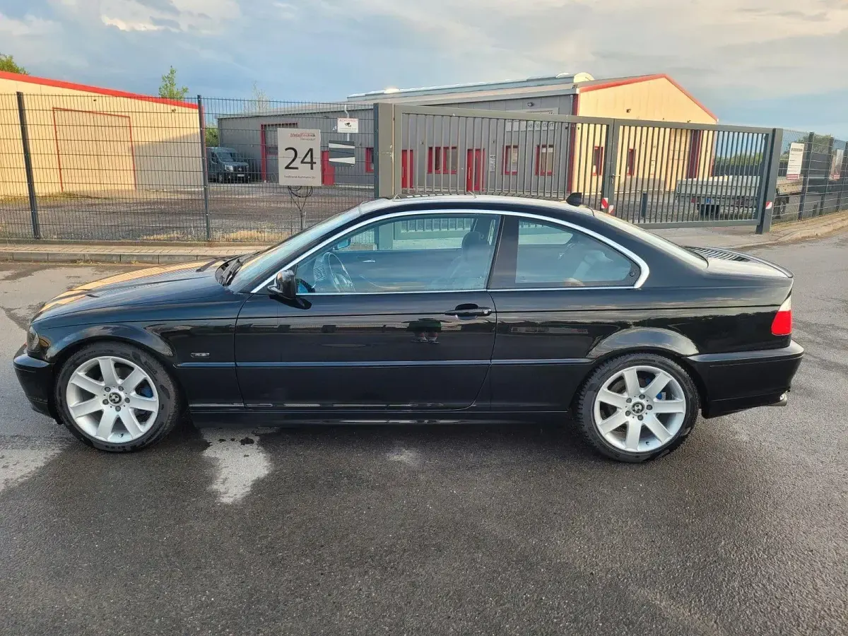 Gebraucht BMW 320 Sport Line 150 PS (110 kW) 2001 Schwarz Coupé