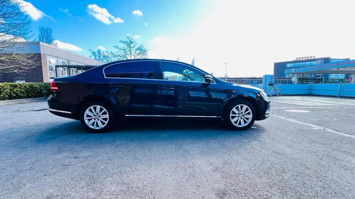 Gebraucht VW Passat 105 PS (77 kW) 2011 Schwarz Limousine