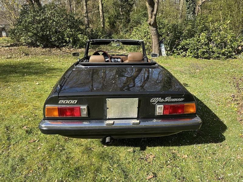 Gebraucht Alfa Romeo Spider 126 PS (92 kW) 1983 Schwarz Cabrio