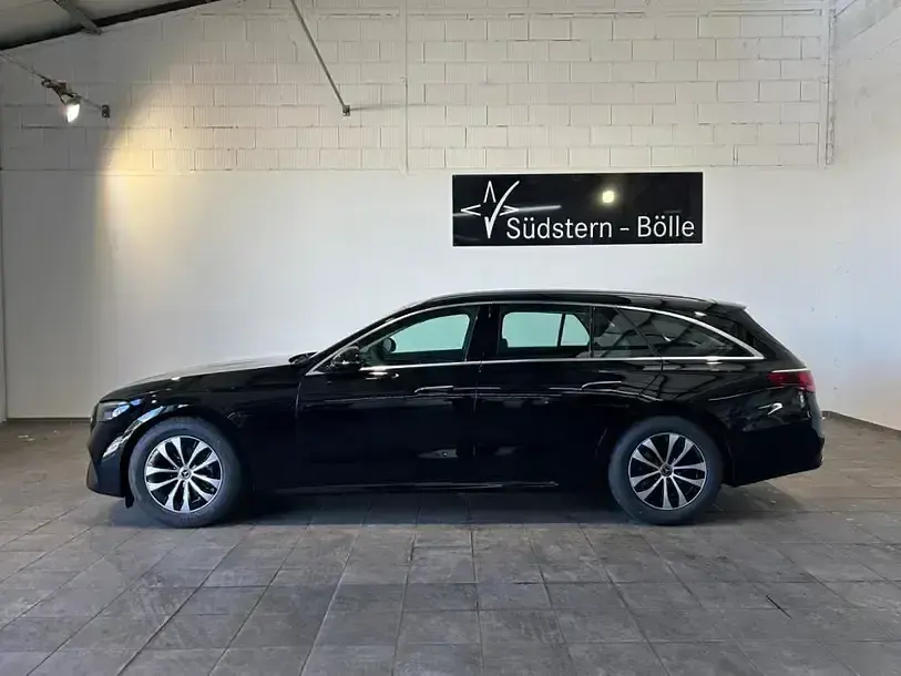 Gebraucht Mercedes E220 Avantgarde 197 PS (144 kW) 2026 Schwarz Limousine