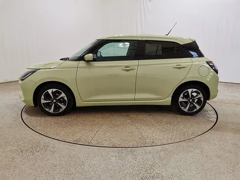 Używany Suzuki Swift Comfort+ 83 KM (61 kW) 2025 Żółty Hatchback