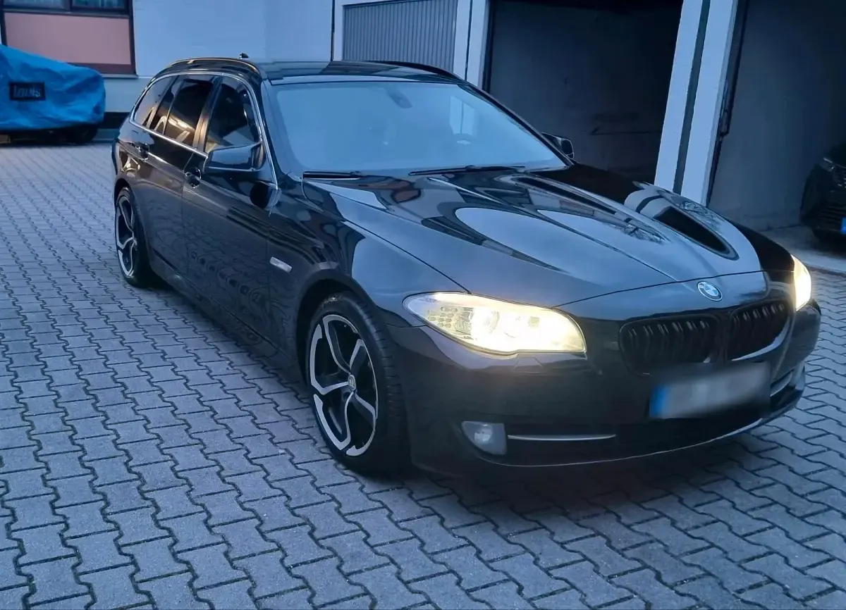 Gebraucht BMW 520 184 PS (135 kW) 2012 Schwarz Kombi