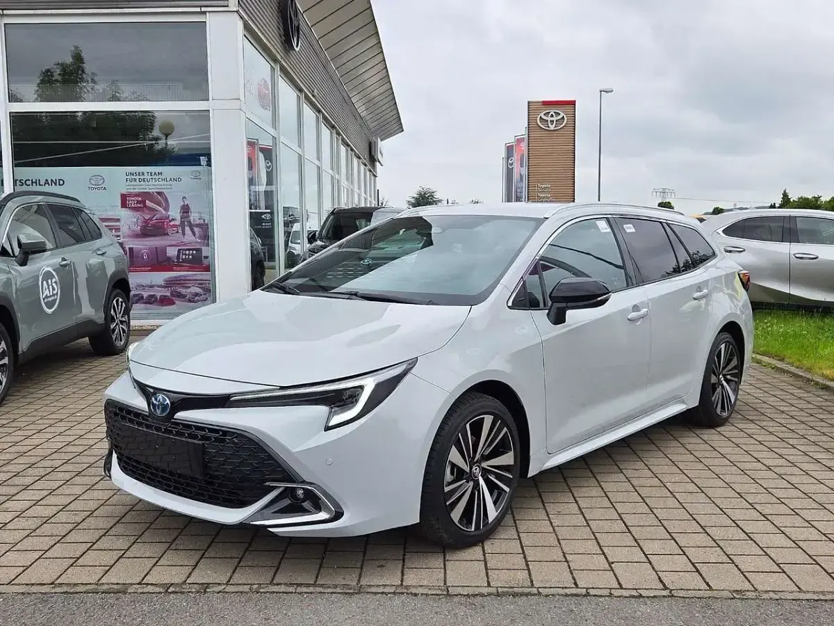 Neu Toyota Corolla 178 PS (130 kW) 2026 Dynamic grey metallic Kombi