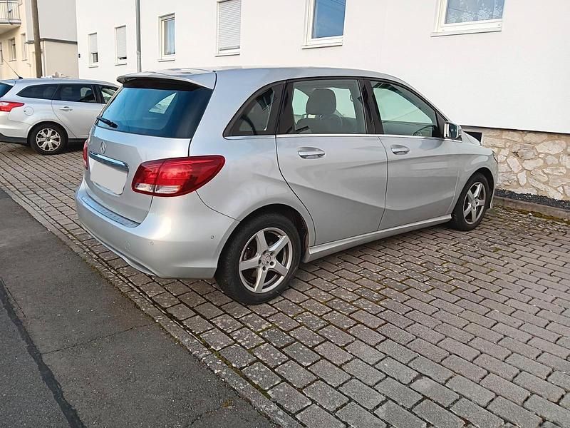 Gebraucht Mercedes B180 122 PS (89 kW) 2018 Grau Van / Kleinbus