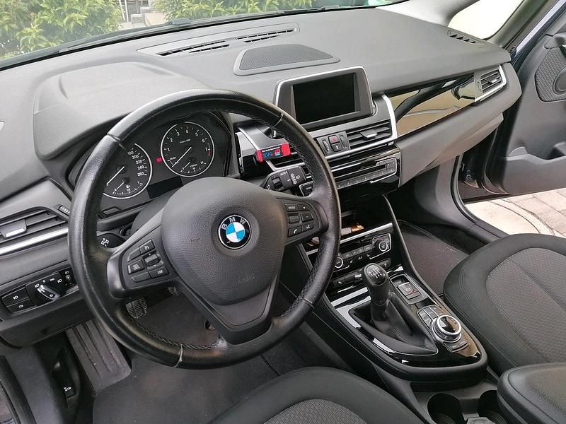 Gebraucht BMW 218 140 PS (102 kW) 2017 Blau Van / Kleinbus
