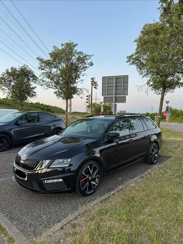 Gebraucht Skoda Octavia vRS 184 PS (135 kW) 2019 Schwarz Kombi