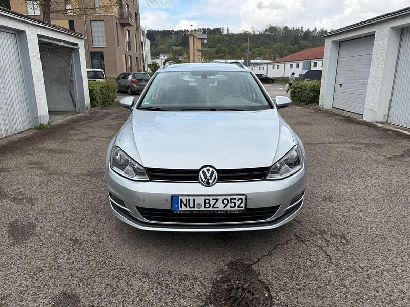 Silber Gebraucht 2015 VW Golf VII Comfortline Limousine | 9.000 € (Superpreis) - Bild 1/4