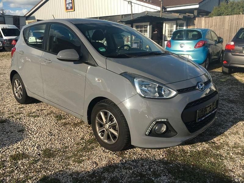 Grau Gebraucht 2014 Hyundai i10 Edition Kleinwagen | 4.499 € (Superpreis) - Bild 1/4