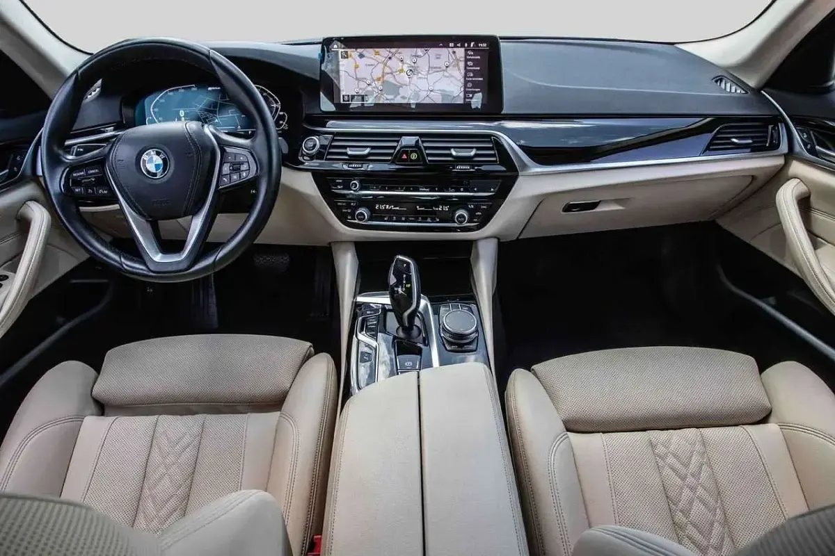 Gebraucht BMW 530e iPerformance 292 PS (214 kW) 2022 Arctic race blue metallic Limousine