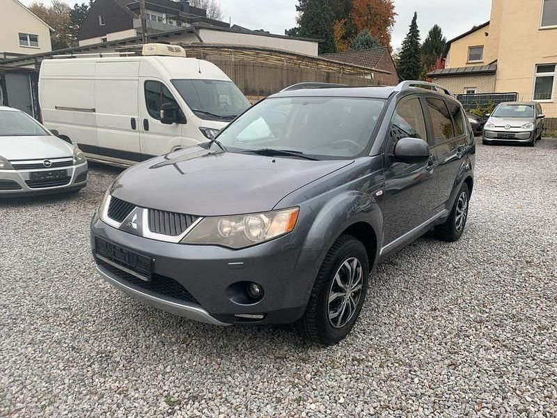 Grau Gebraucht 2008 Mitsubishi Outlander Intense SUV | 3.950 € (Fairer Preis) - Bild 1/4