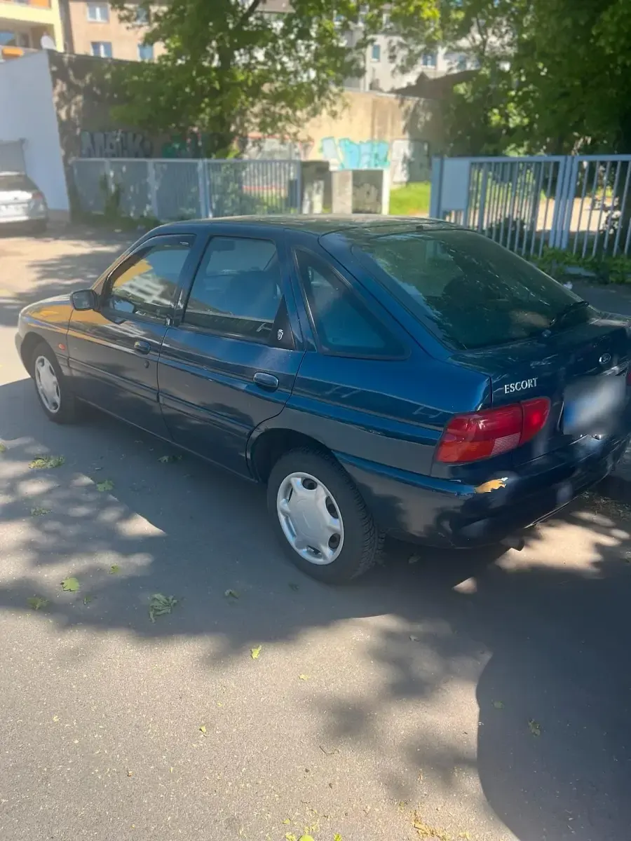 Gebraucht Ford Escort 90 PS (66 kW) 1995 Grün Limousine