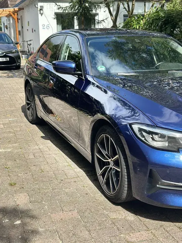 Gebraucht BMW 330 Sport Line 265 PS (194 kW) 2019 Blau Limousine