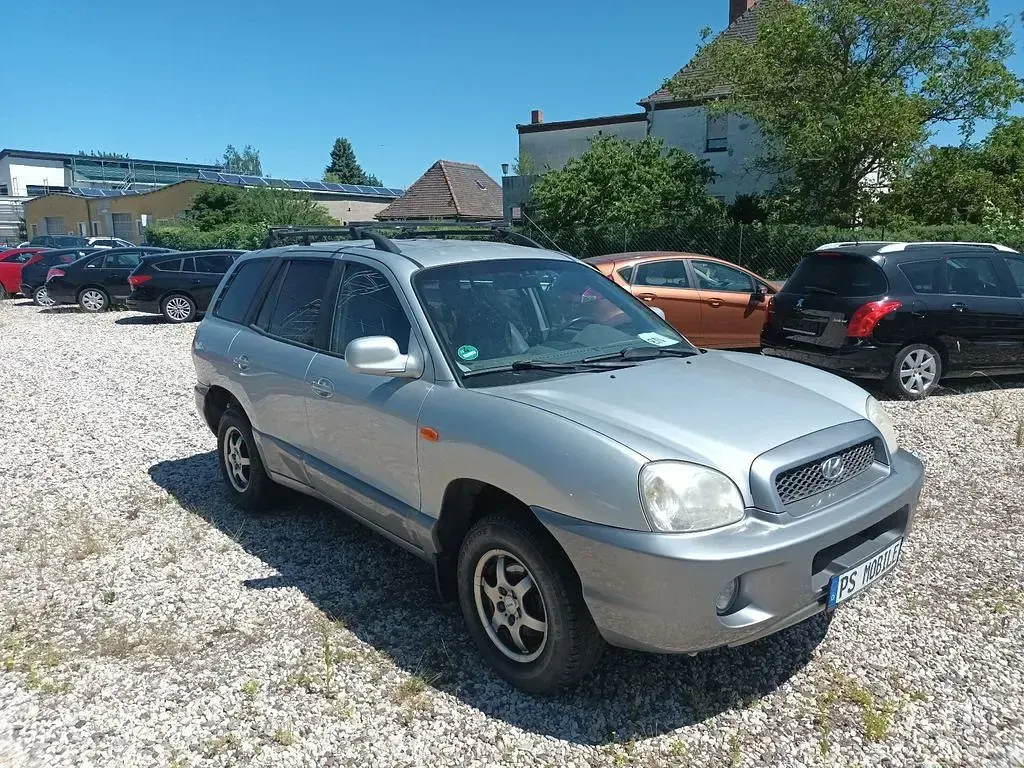 Second-hand Hyundai Santa Fe GLS 145 CP (106 kW) 2005 Negru SUV