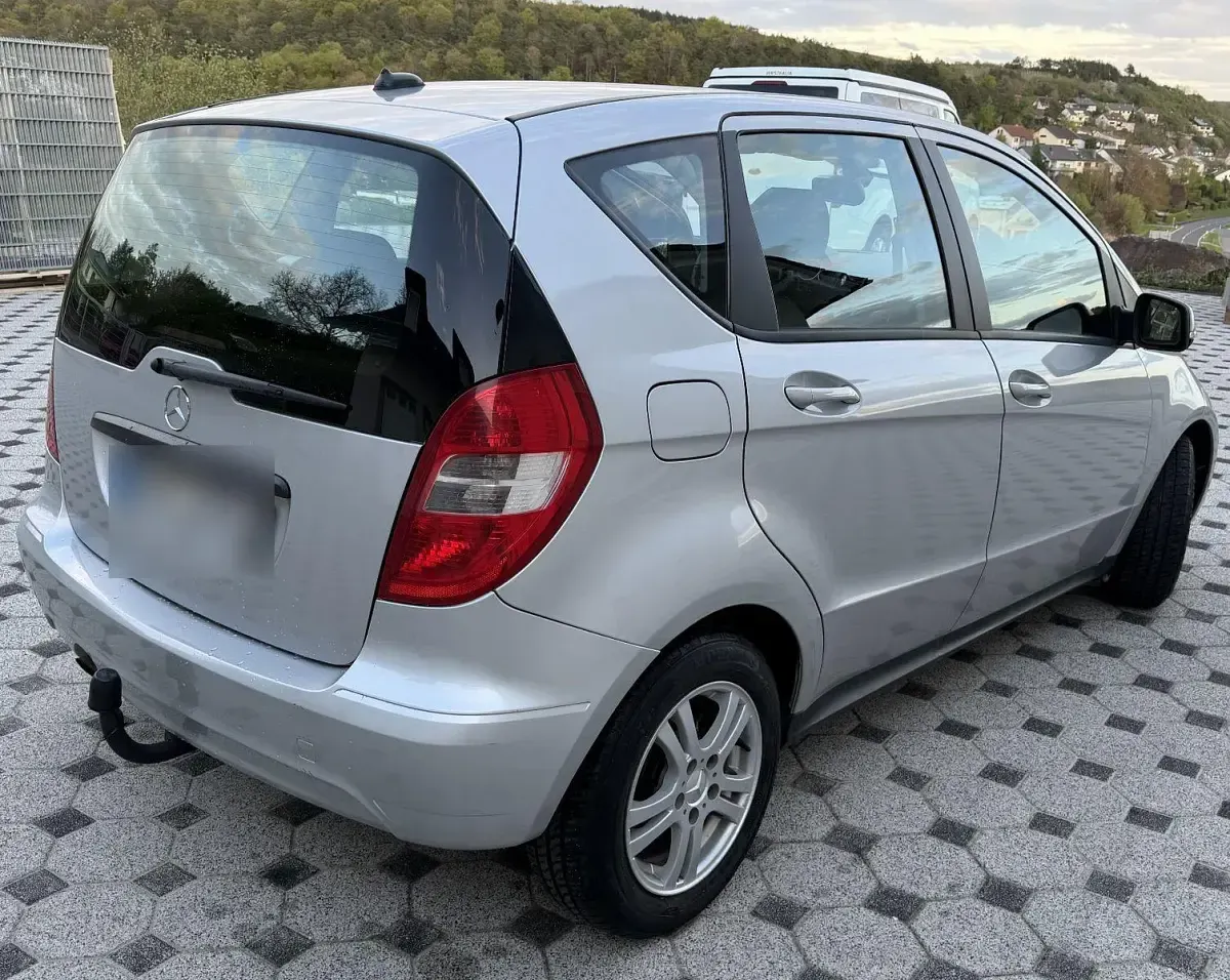 Gebraucht Mercedes A160 95 PS (69 kW) 2011 Silber Limousine