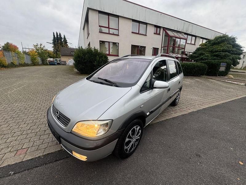 Silber Gebraucht 2003 Opel Zafira Comfort Van / Kleinbus | 1.999 € (Fairer Preis) - Bild 1/4
