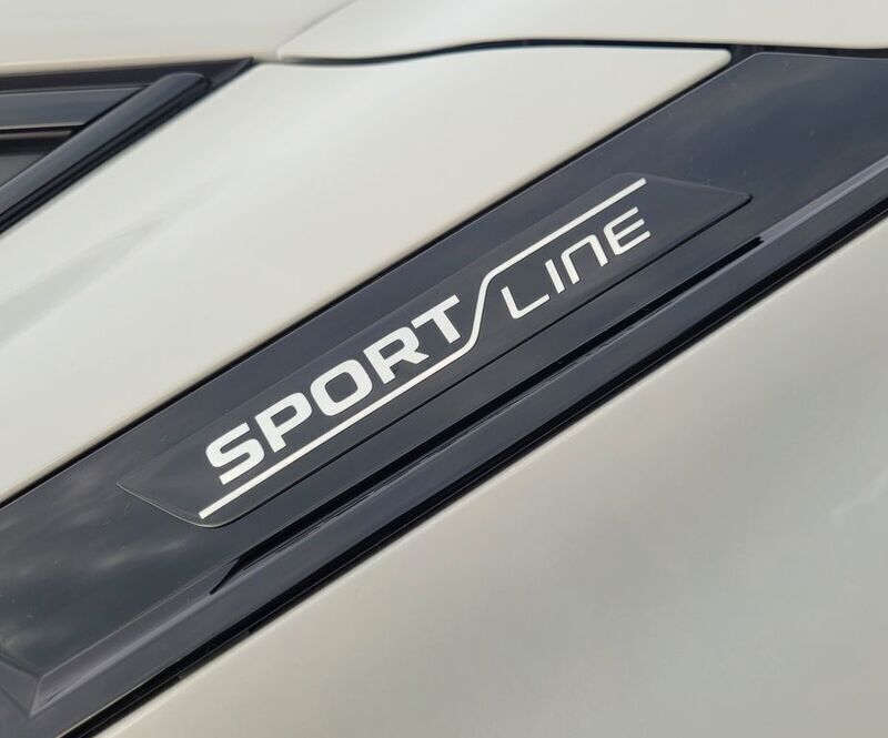 Weiß Gebraucht 2023 Skoda Enyaq iV SportLine SUV | 39.790 € (Guter Preis) - Bild 1/4