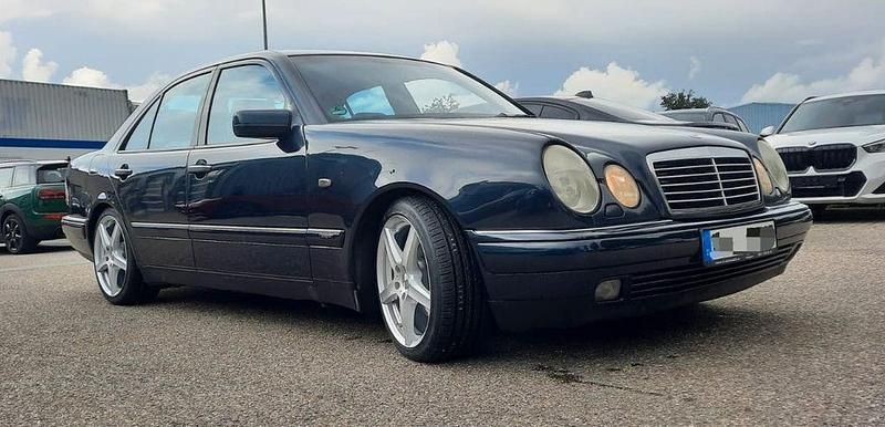 Schwarz Gebraucht 1996 Mercedes E230 Avantgarde Limousine | 3.500 € (Fairer Preis) - Bild 1/4