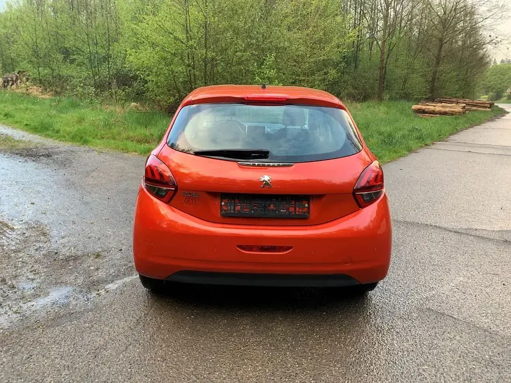 Gebraucht Peugeot 208 83 PS (61 kW) 2019 Orange Kleinwagen