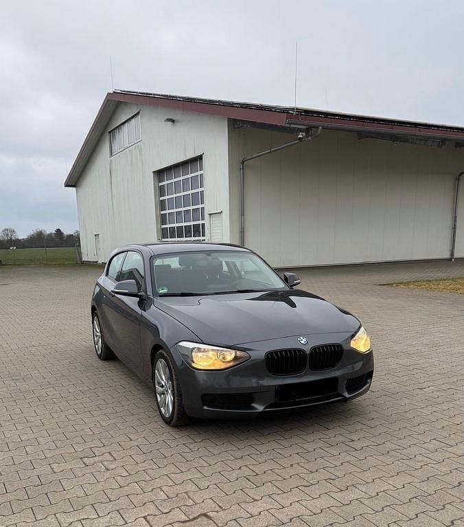 Grau Gebraucht 2014 BMW 116 Kleinwagen | 8.000 € (Fairer Preis) - Bild 1/4