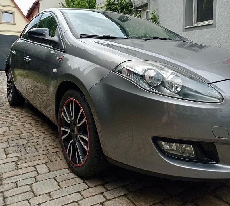 Gebraucht Fiat Bravo 120 PS (88 kW) 2012 Grau Kleinwagen