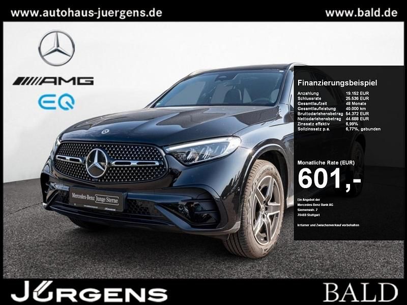 Schwarz obsidianschwarz metallic Gebraucht 2024 Mercedes GLC300e AMG SUV | 63.680 € (Fairer Preis) - Bild 1/4