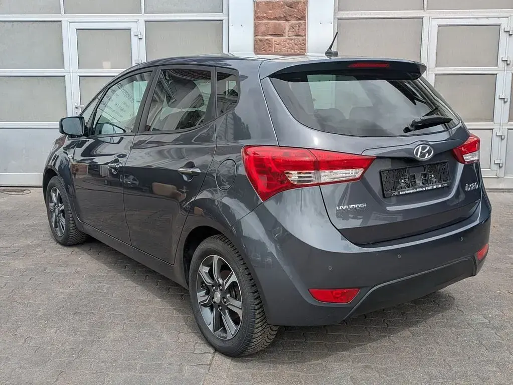 Gebraucht Hyundai ix20 YES! 90 PS (66 kW) 2017 Grau Kleinwagen