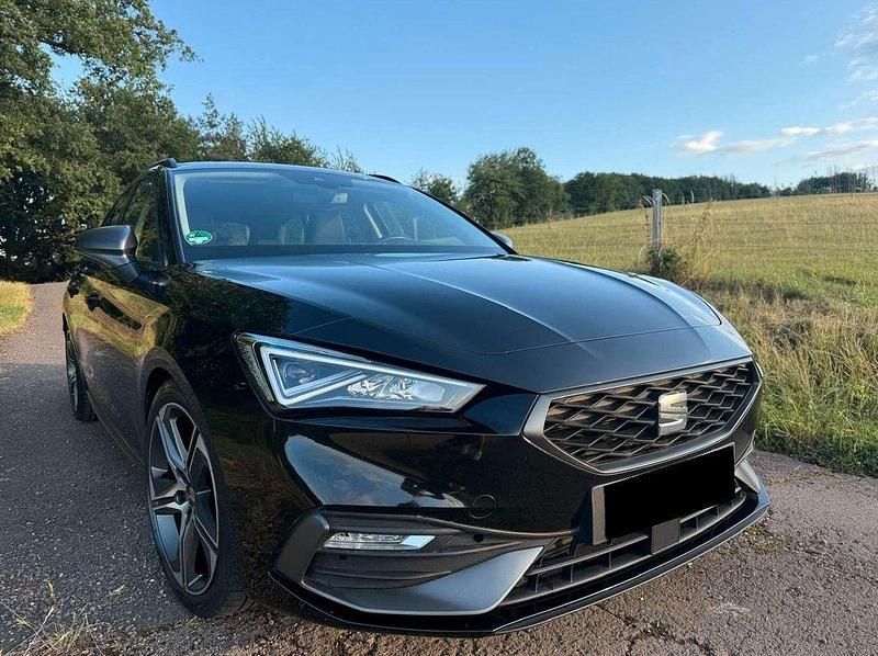 Schwarz Gebraucht 2023 Seat Leon FR Kombi | 18.649 € (Superpreis) - Bild 1/4