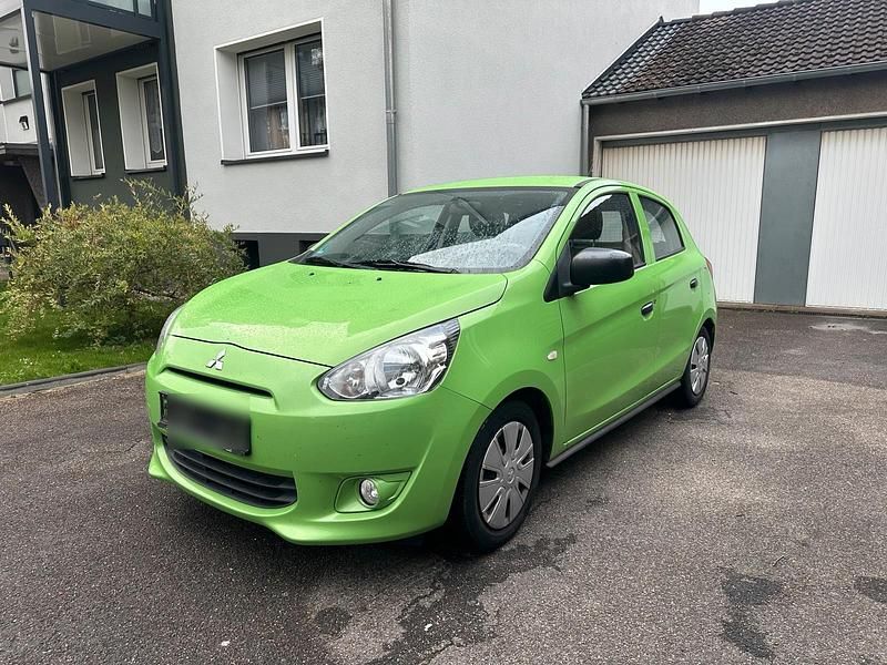 Grün Gebraucht 2015 Mitsubishi Space Star Kleinwagen | 2.390 € (Fairer Preis) - Bild 1/4