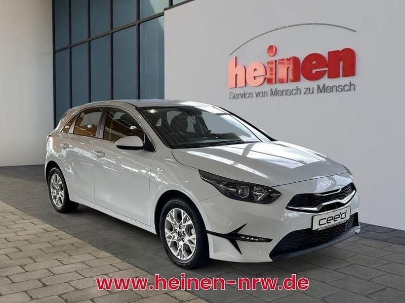 Gebraucht Kia Ceed Vision 99 PS (72 kW) 2024 Weiß Kleinwagen